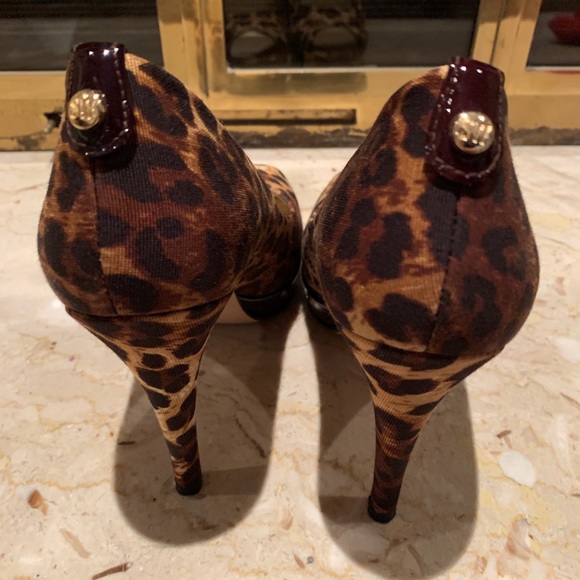 Stuart Weitzman leopard peep toe pump - Picture 2 of 3